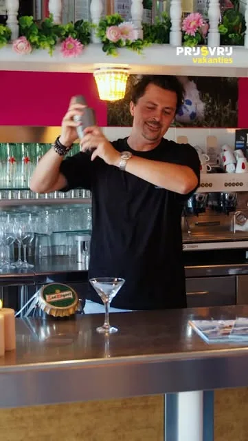 Mike achter de bar van Tammies